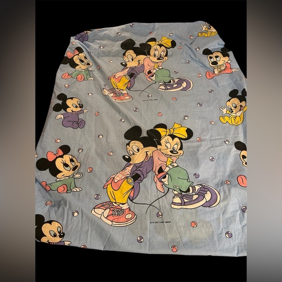 Twin size fitted bed sheet
The Disney company vintage Minnie and Mickie - Picture 1 of 6